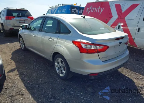 2014 Ford Focus Se z USA, uszkodzony, nr VIN 1FADP3F22EL347901